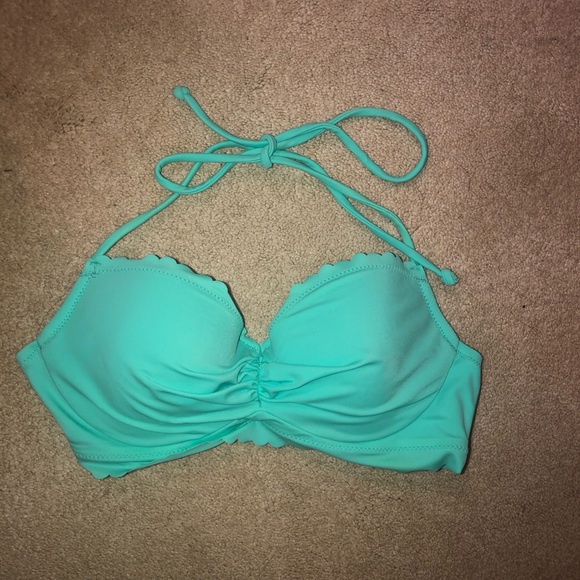 Victoria's Secret Other - Victoria’s Secret Scalloped Bikini Top